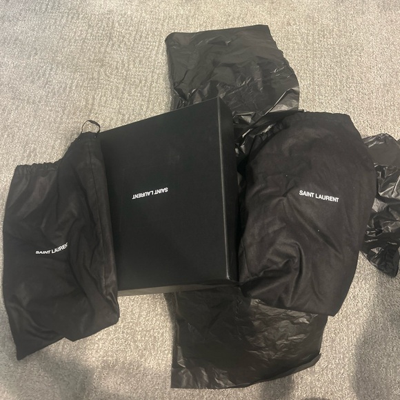 SAINT LAURENT
Opyum 85 patent-leather sandals. - Picture 6 of 6